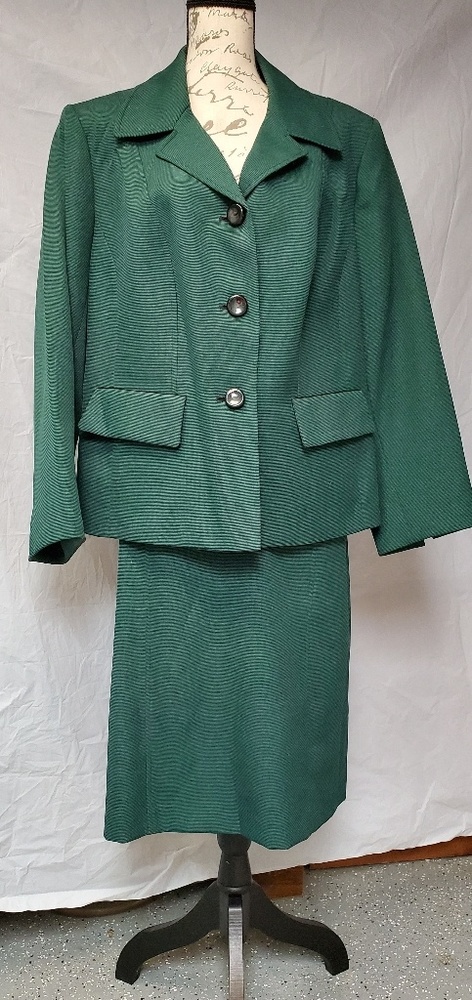 18W skirt suit